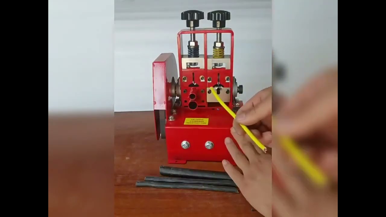 Mini Maszyna do Obierania Kabli Miedzianych – Striptizerka Elektryczna/Ręczna z Ostrzami