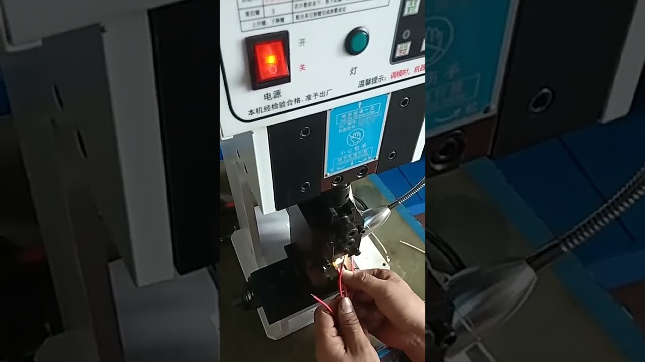 Półautomatyczna, ultracicha prasa do zaciskania końcówek kabli 1,5T z możliwością personalizacji form OTP