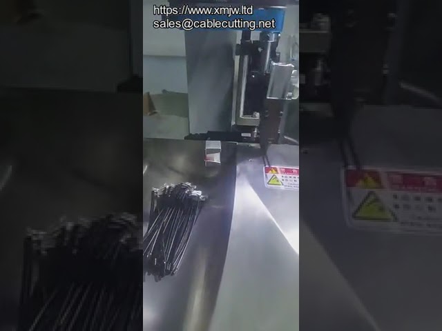 W pełni automatyczna jedno-głowicowa maszyna do zaciskania końcówek kabli z cięciem, zdejmowaniem izolacji i skręcaniem