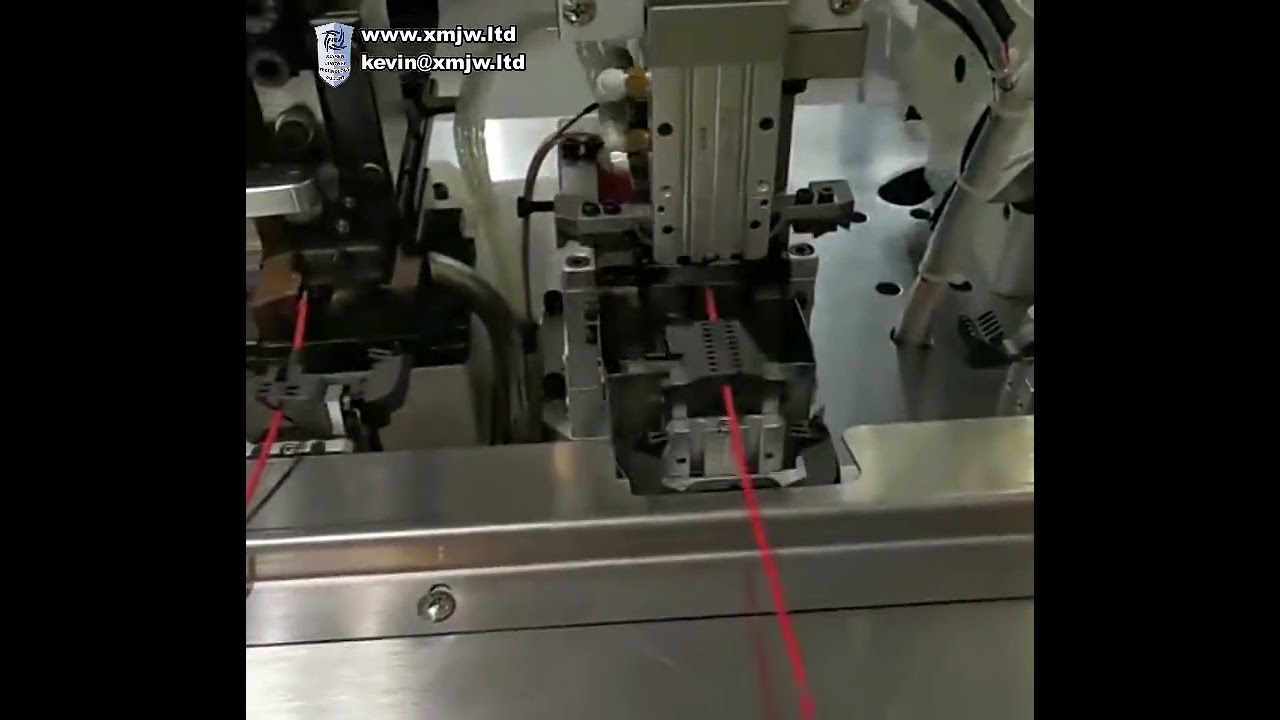 W pełni automatyczna maszyna do produkcji przewodów elektrycznych z dwustronnym zaciskaniem i jednostronnym termokurczem